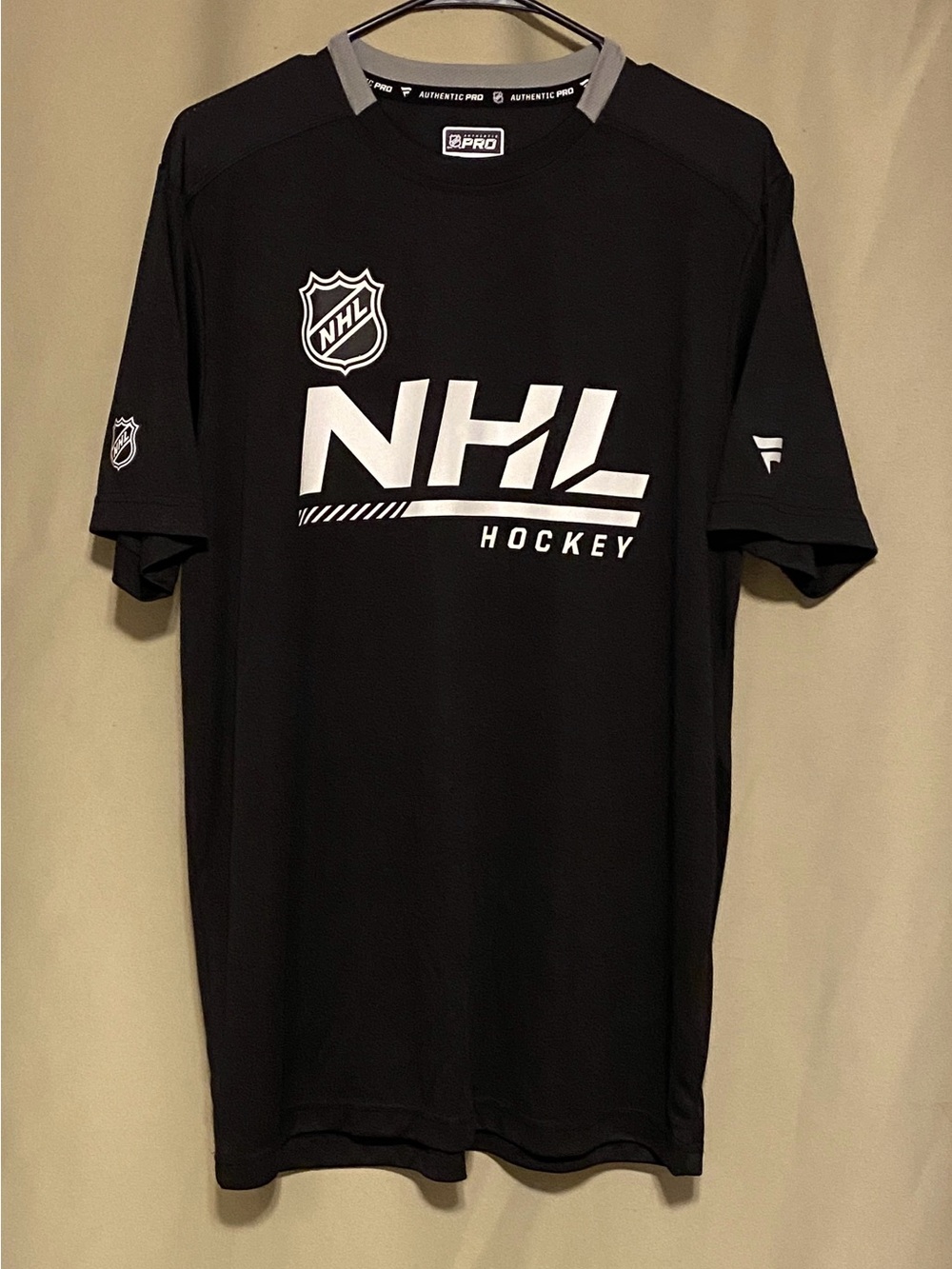 Fanatics  NHL Authentic Pro NHL Hockey Short-Sleeve Performance Tee Shirt size L